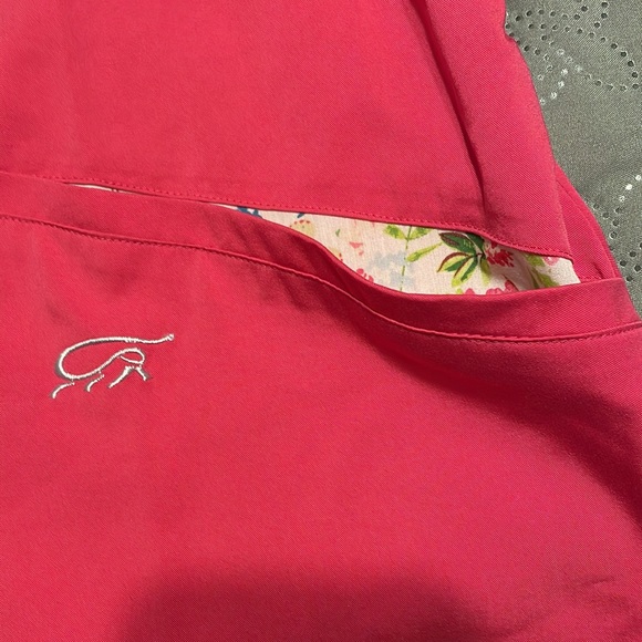Women’s hot pink scrub top Iguana Flex Performance medical apparel - Picture 2 of 3